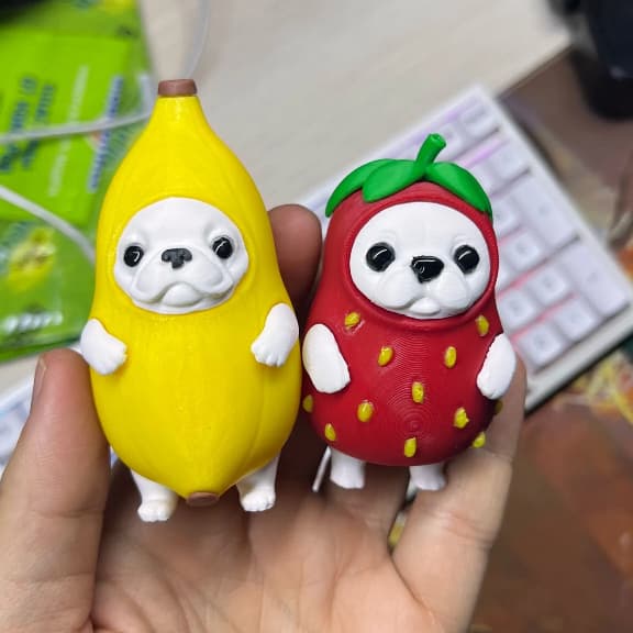Escultura Pibble Mini PitBull Terrier Banana ou Morango Divertido Meme Decoração Miniatura Pible