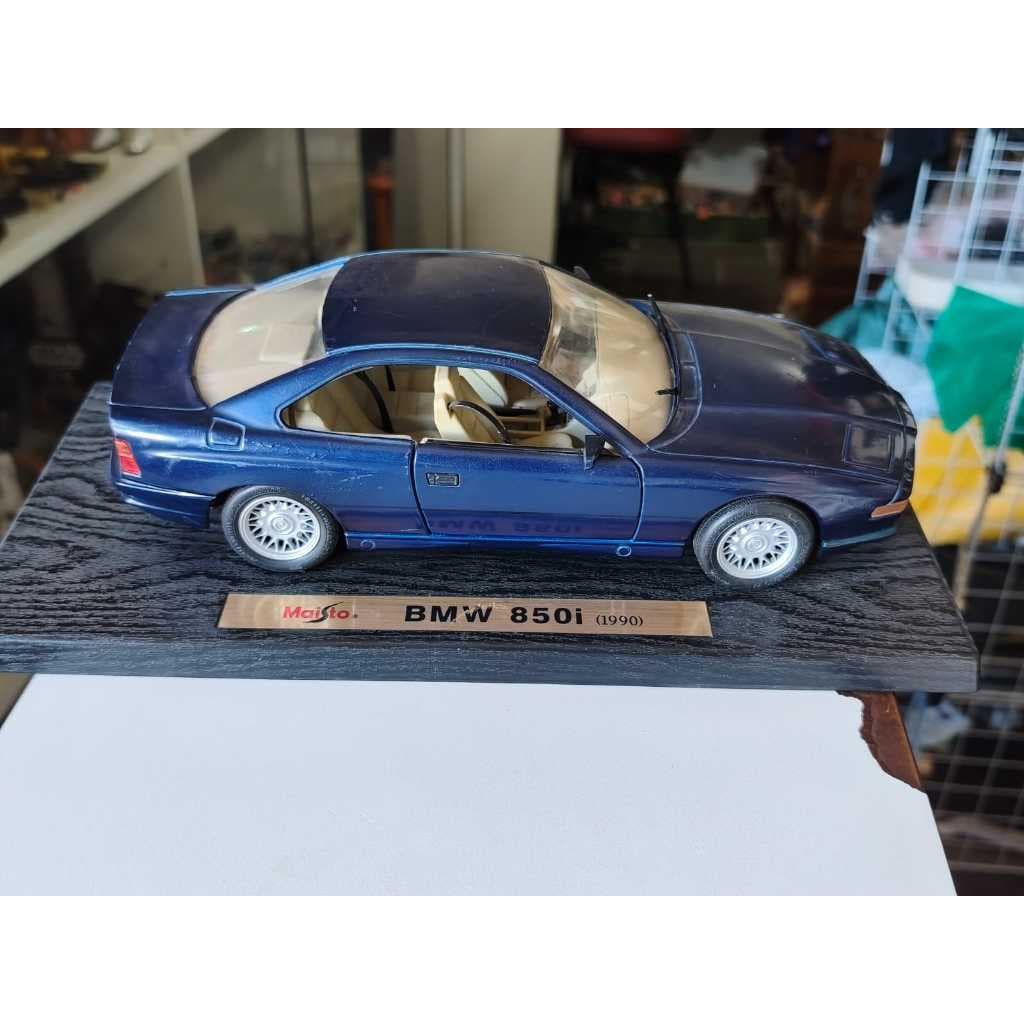 Miniatura BMW 850i (1990) Maisto Escala 1:18 Metal Diecast C/ Base