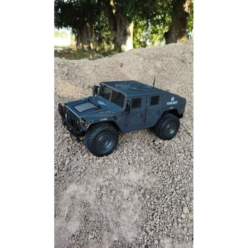 Caminhão estilo Humvee RC 4x4 C9835 – Escala 1:16 Carrinho de Controle Remoto