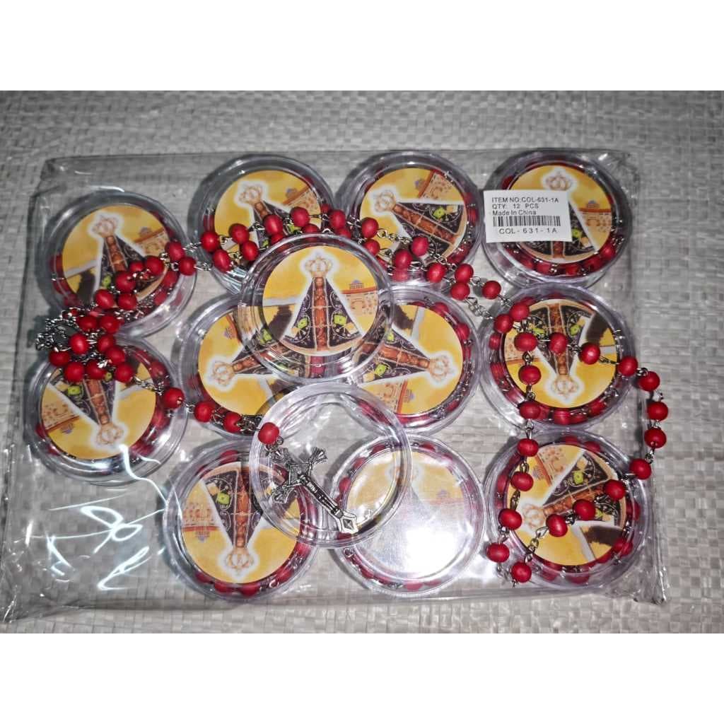 1un. Terço Católico de Madeira Aromática Vermelho com Crucifixo e Medalha Nossa Senhora Aparecida
