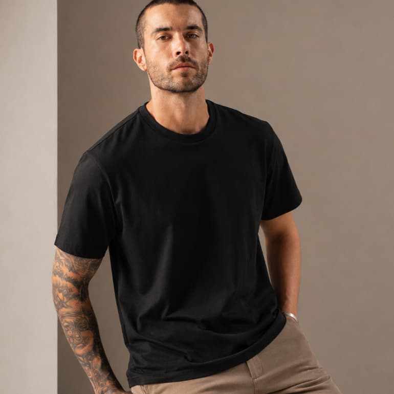 T-Shirt Unissex Básica Lisa 100% Algodão Manga Curta Gola Redonda Caimento Tradicional Casual Sem Estampa Uso Diário