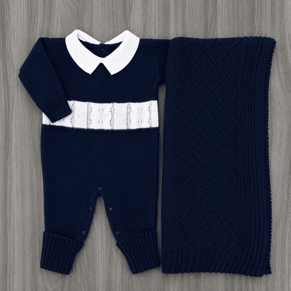 Saida Maternidade Menino Macacão Gola Polo e Manta Enxoval Bebê RN Tricot