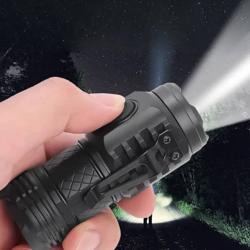 Mini Lanterna LED Recarregável Portátil USB Alta Luminosidade Compacta para Emergências, Camping e Uso Diário