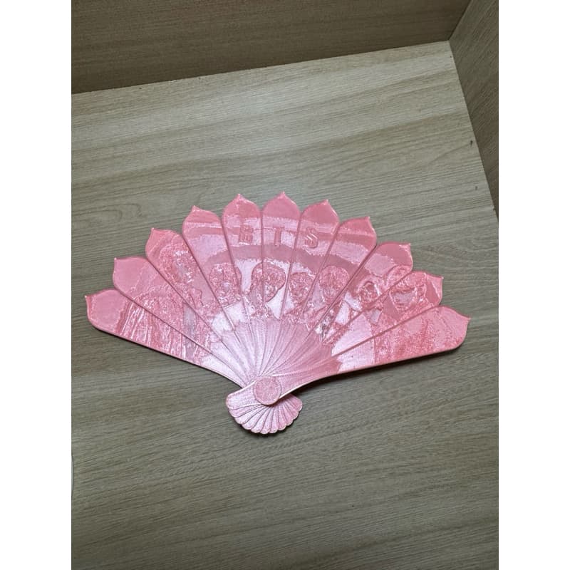 * Leque BTS Rosa Translúcido | Impressão 3D | Efeito Contra Luz BTS, ARMY, Presente BTS, Decoração, K-pop.