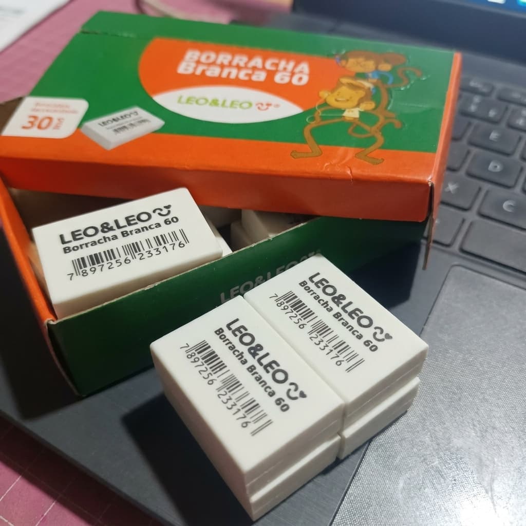 Kit com 10 Unidades de Borracha Escolar Branca Pequena Nº 60 Leo&Leo – Atóxica, Compacta e Apaga Sem Deixar Resíduos
