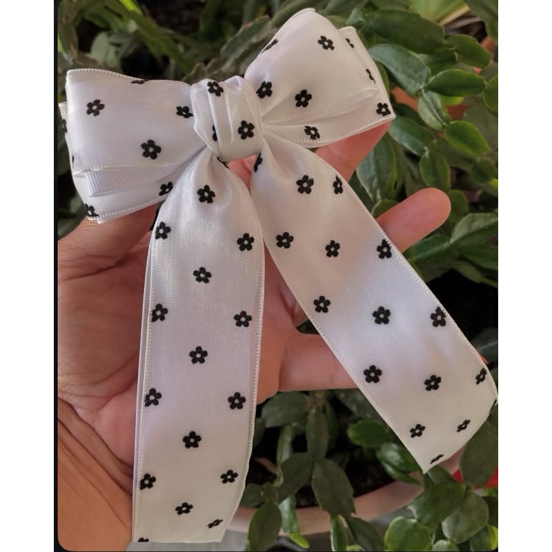 Laço branco e preto | Presilha | Laço grande infantil luxo | Laço grande com organza