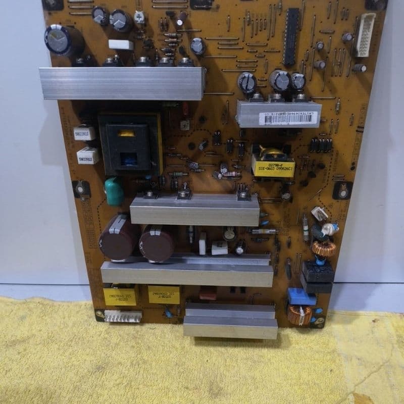 placa de fonte de alimentação LG EAY60696801.É compatível com modelos de TV Plasma como a 42PQ30R e 42PQ20R.