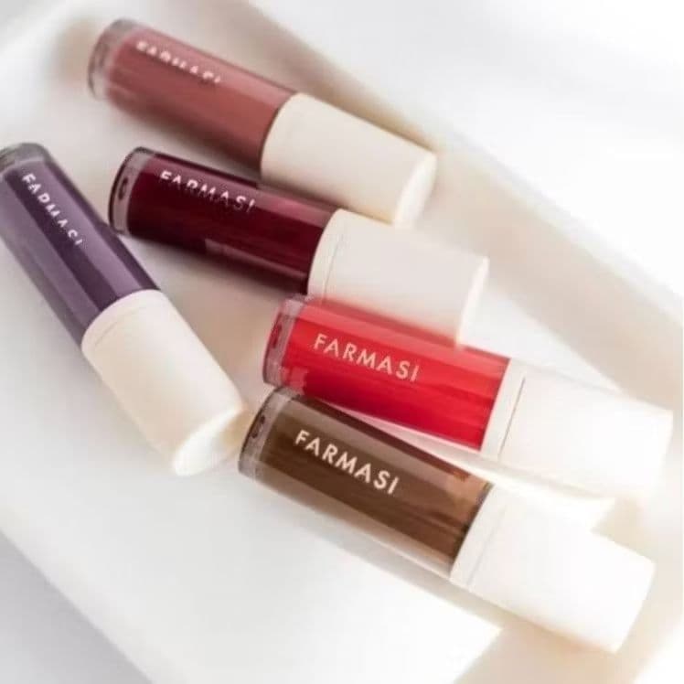 Gloss Lip Plumper Farmasi – Efeito Volume Imediato e Brilho Intenso para os lábios - sem gluten e vegano - batom