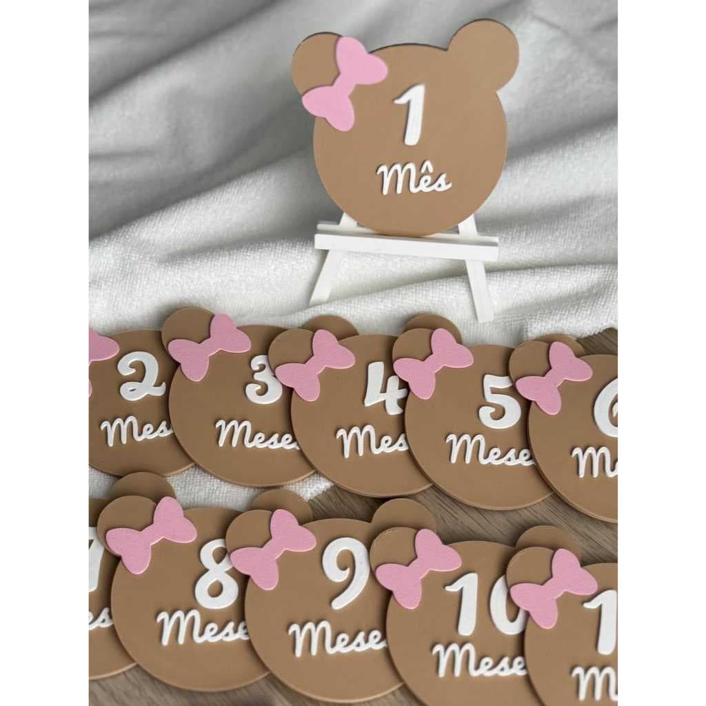 Plaquinhas Mêsversário Ursinho Menina – Kit Completo com 12 Meses para Fotos do Bebê 🧸🎀