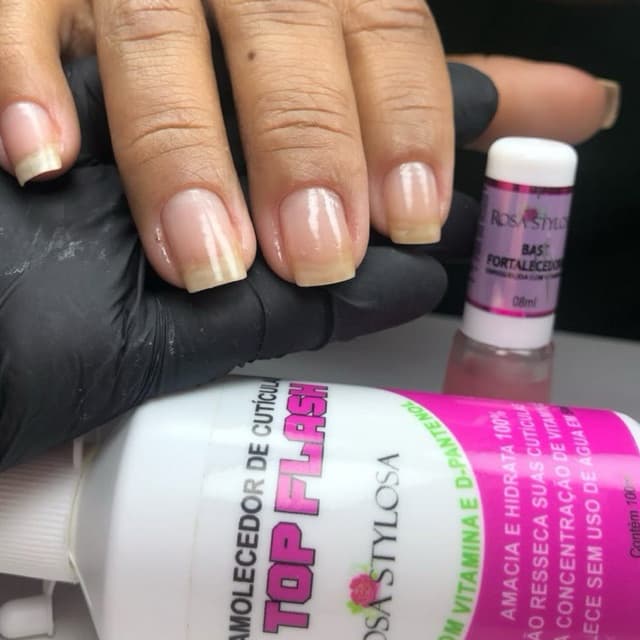 1 Base fortalecedora unhas fracas e quebradiças l+ 1 Amolecedor de cuticulas altamente hidratante cuticulas ressecadas