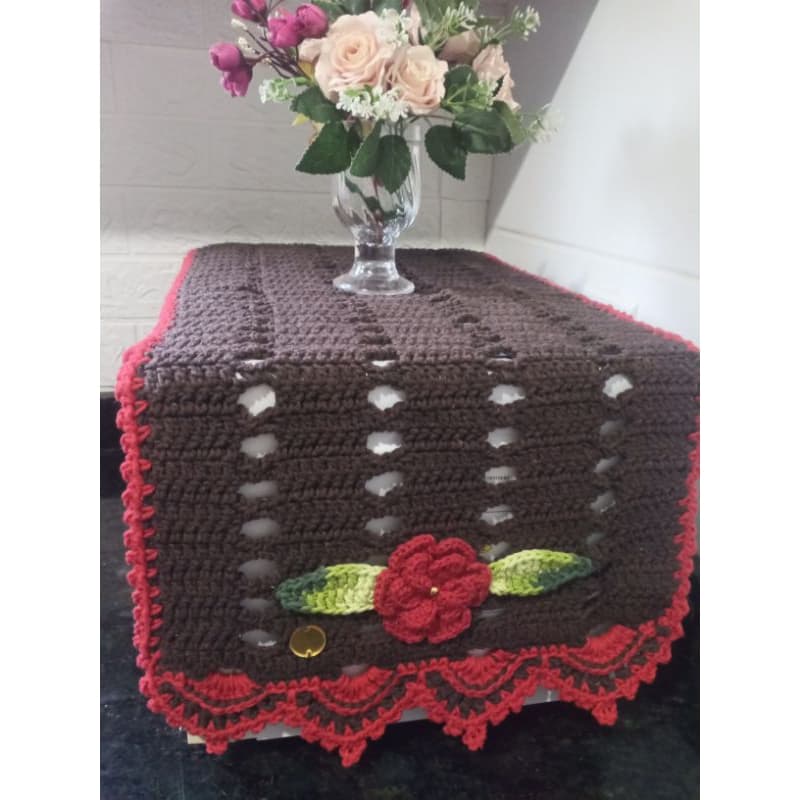 capa microondas de crochê com flor