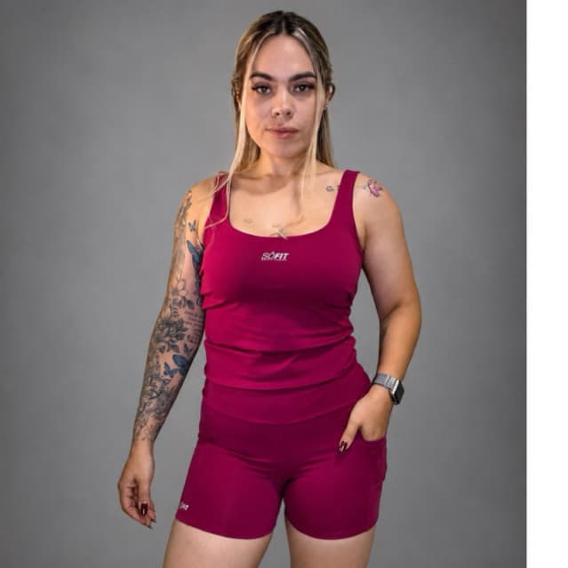 Conjunto Fitness Feminino Regata e Shorts com Bolsos Poliamida Premium Alta Gramatura SôFit
