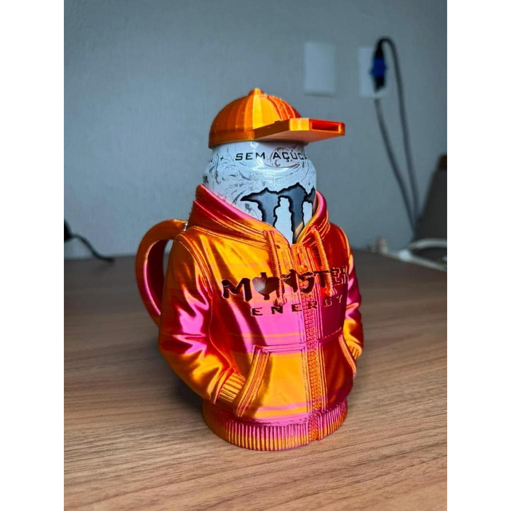 Porta Latas Monster Moletom + Boné 3 em 1
