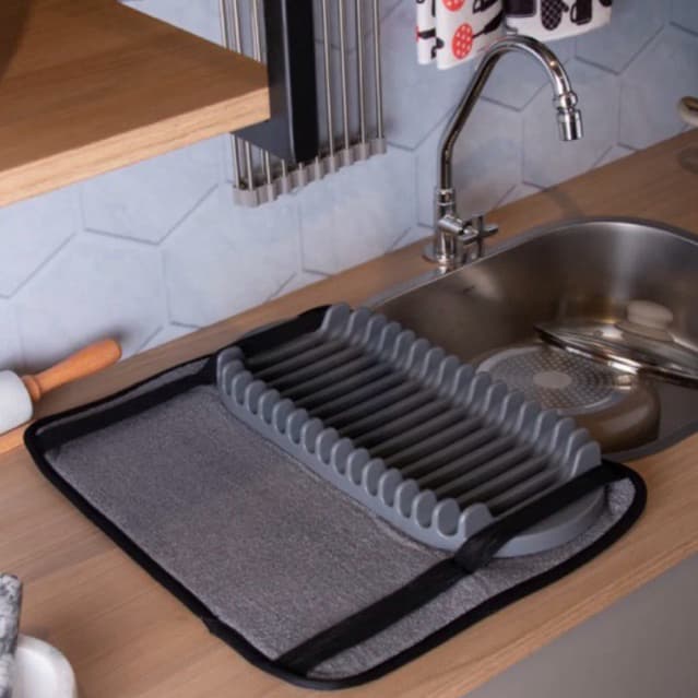 Tapete para Secar Louças com Escorredor de Pratos 43cm x 35cm x 4cm Cinza Microfibra – Lyor