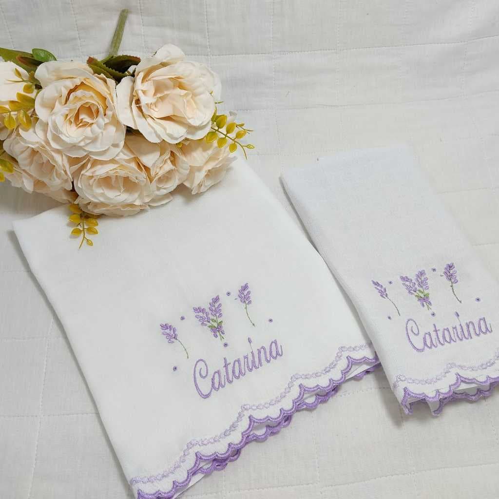 Kit Toalha Fralda + Toalha de Boca Bordada Personalizada para Bebê Tema Lavanda e Ramo  2 Unidades
