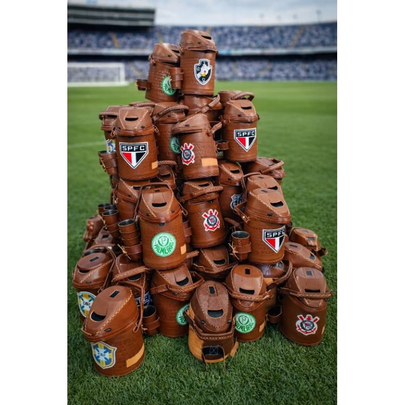 🔥 Garrafa de Couro  Personalizada 2,5 litros– Estilo Premium | Ideal para Presentear Torcedores⚽