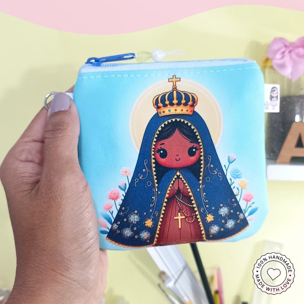 Porta absorventes, moeda Nossa Senhora da Aparecida/ Bolsa Feminina Religiosa/ necessarie feminina/ Maezinha