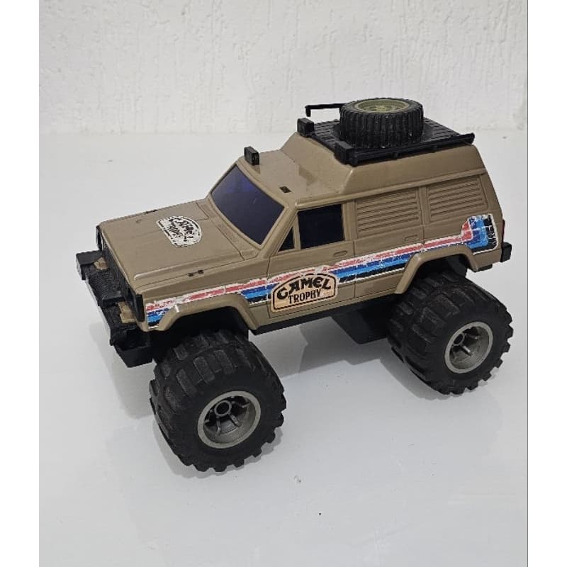 carro de brinquedo Glasslite Auto Driver modelo Camel Trophy