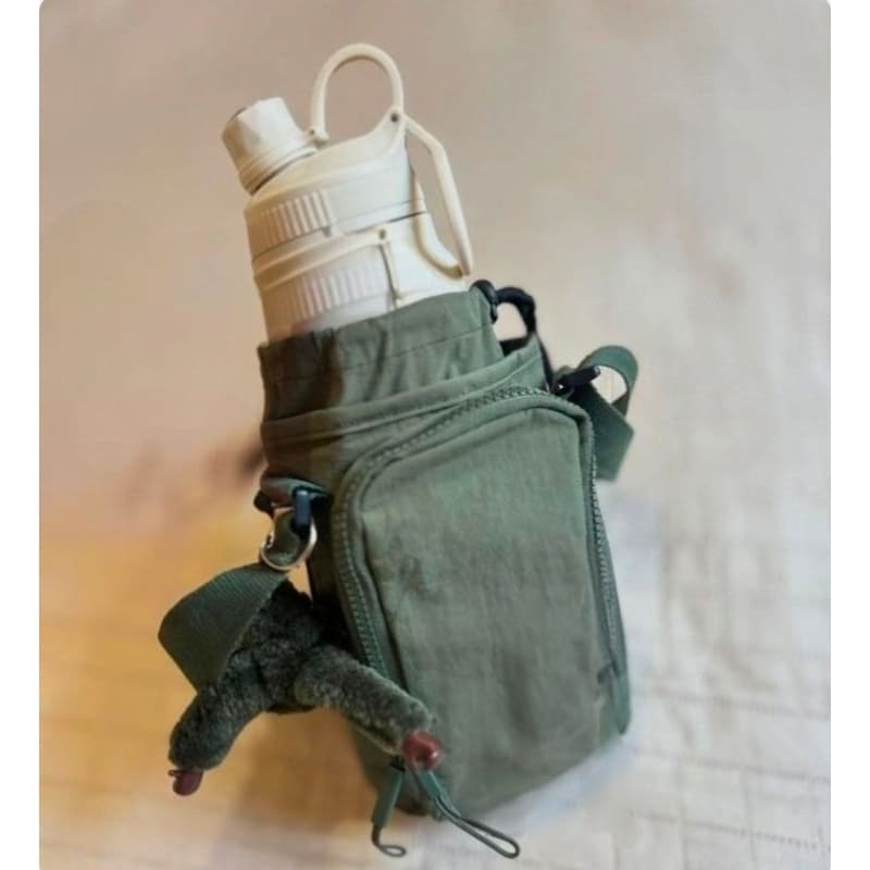 Porta Garrafa Térmica ideal para levar para escola e academia passeio Alça Ajustável