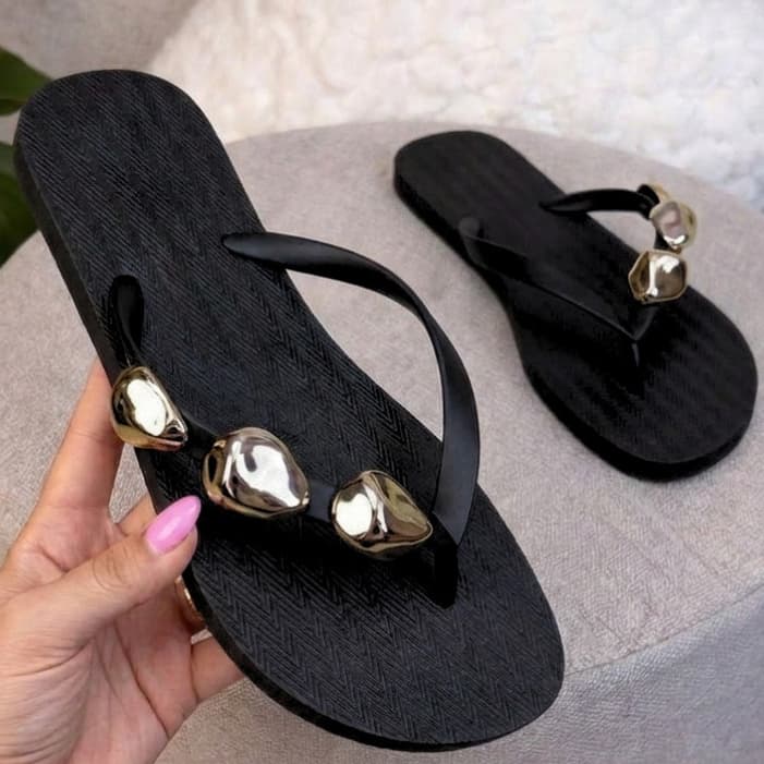Chinelo Rasteirinha Feminino Em Detalhe Metalizado Tendência 2026