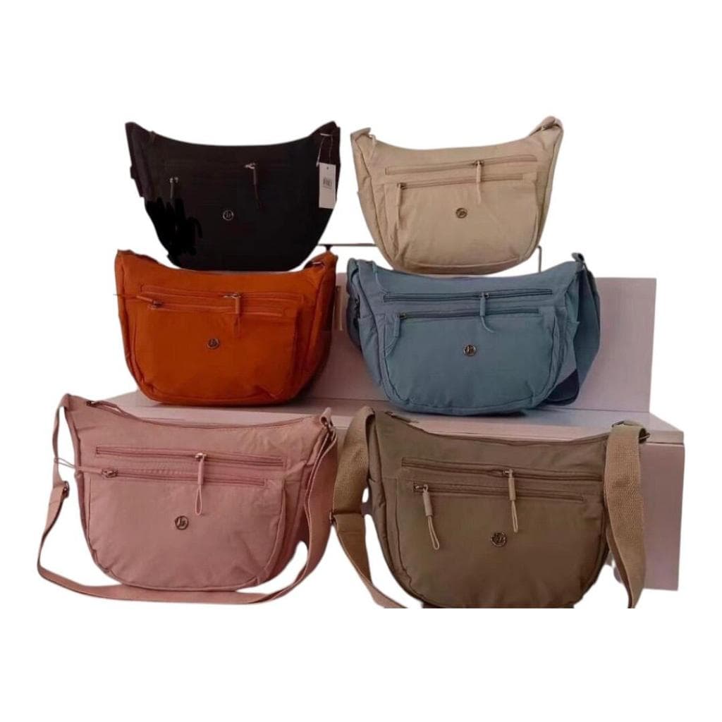 Bolsa casual  de ombro (shoulder bag ) ou  transversal impermeável.