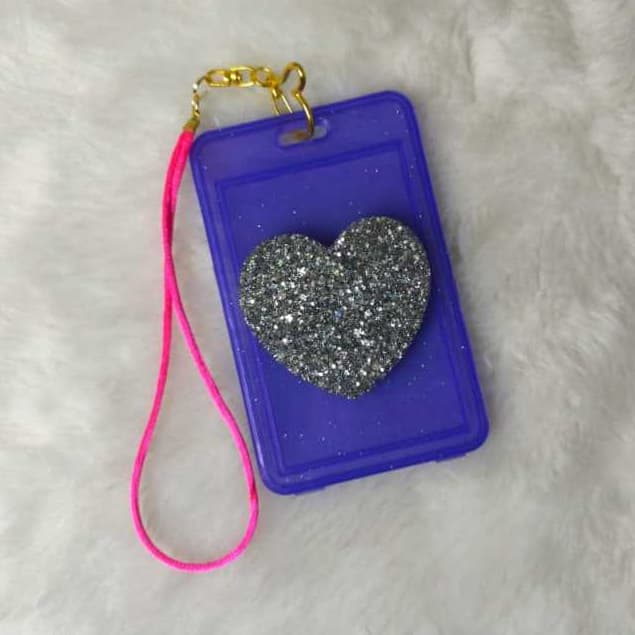 Porta Crachá Cartão Personalizado Com Cordão e Fecho de Coração