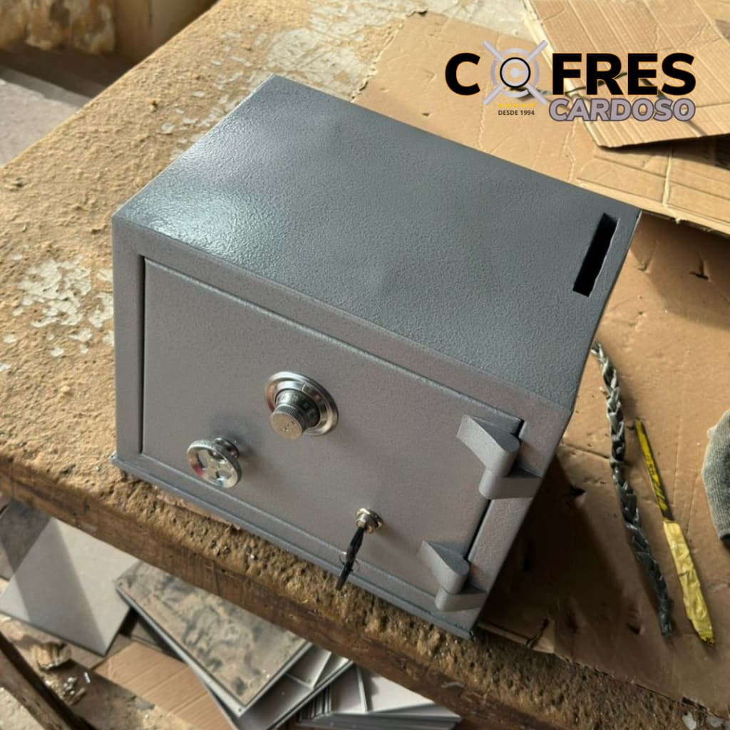 Cofre De 30cm Concretado Boca De Lobo Direto Da Fábrica Cinza