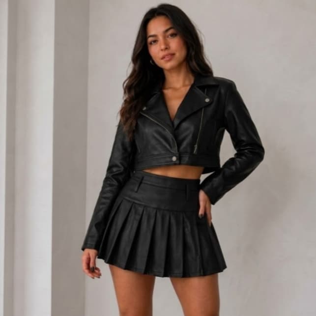 Jaqueta Feminina Couro Fake Biker Cropped Preto Com Zíper
