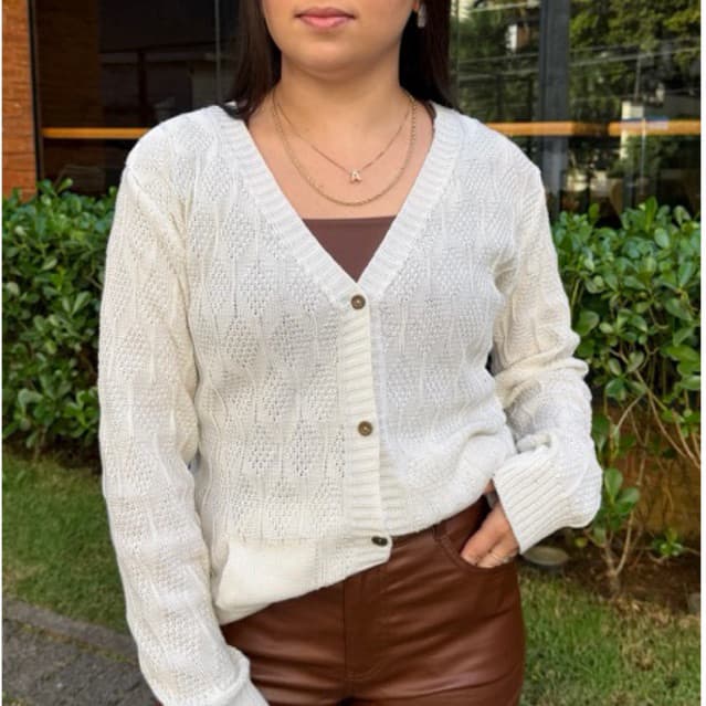 Tricô Cardigã Cardigan com botões e bolsos Paulina estiloso e atemporal