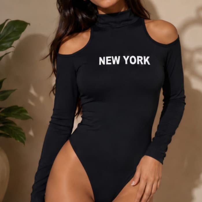 Body Feminino Elegante Manga Longa Suplex Premium Gola Alta Ombro Vazado Estampa New York Moda Gringa Confortável