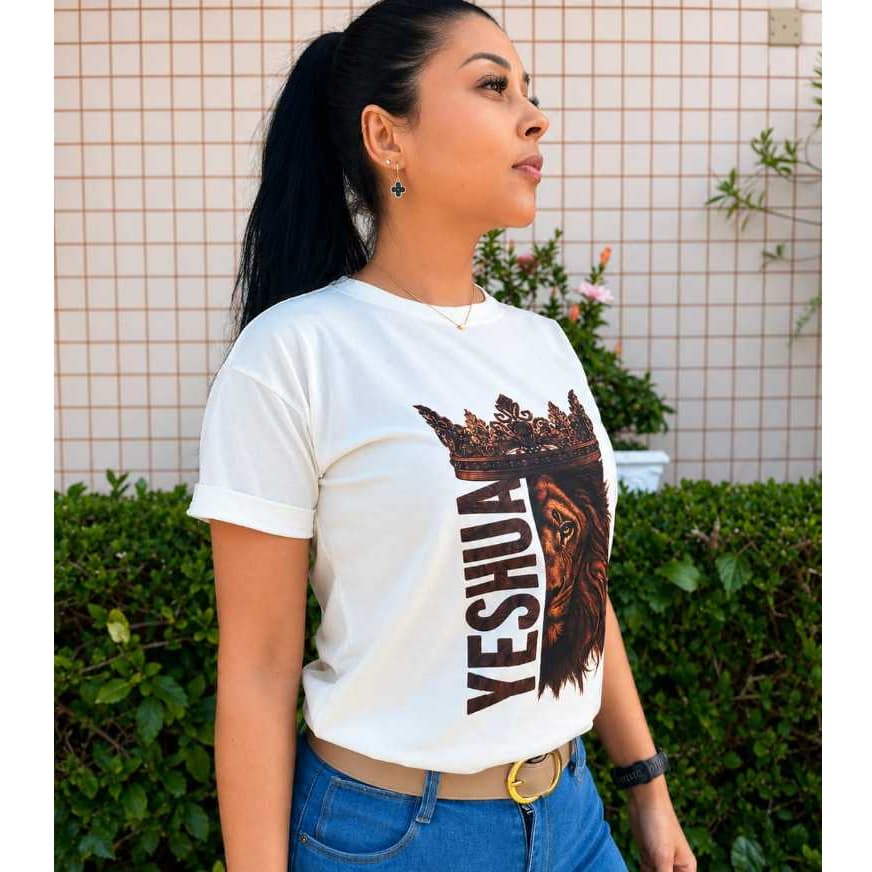 Camiseta Feminina Gospel Yeshua Leão de Judá Jesus Cristã Evangélica 100% Algodão Premium Estampada Moda Casual