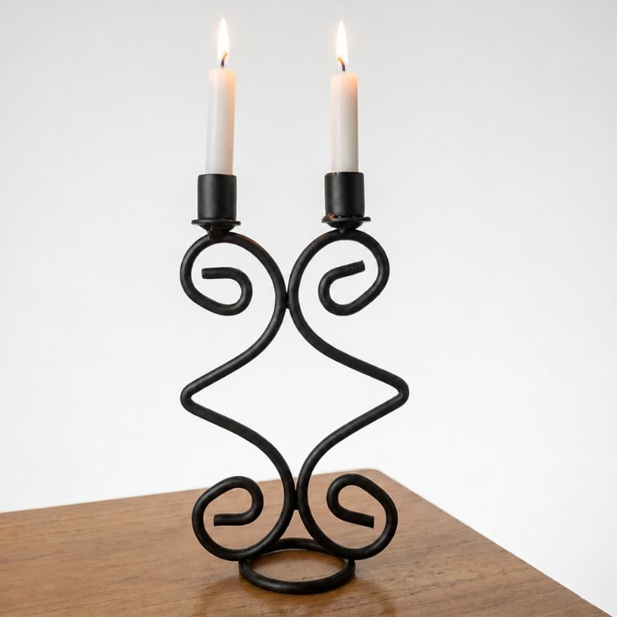 Castiçal Candelabro Ferro Maciço Vintage Porta Velas Duplo Preto Gótico Medieval Decoração