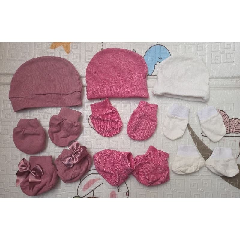 > Desapego Novo! kit toucas sapatinhos e luvinhas RN a 3 meses menina bebê