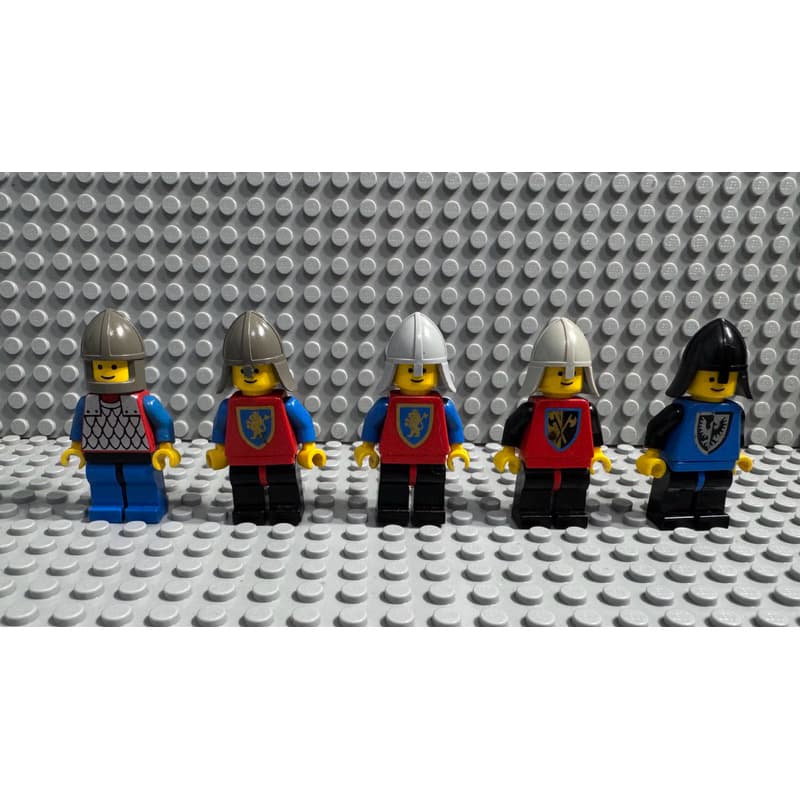 Lego System Castle Minifiguras Cavaleiros Diversos USADO (escolha o modelo) 4 peças Lego original
