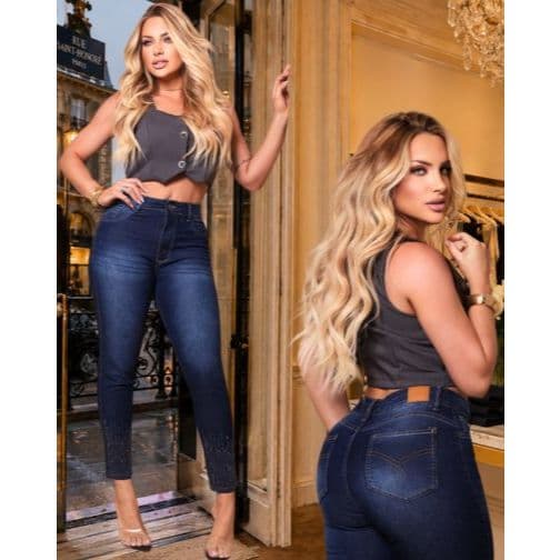 Calça Jeans Super Lycra Feminina com Detalhes de Strass na Barra Cintura Modeladora e Impina Bumbum