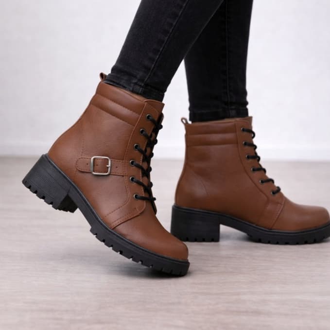 Bota Coturno Feminino Detalhe Lateral Fivela Salto Bloco Tratorado Macio Aconchegante Bota Cano Curto Moderna Luxo