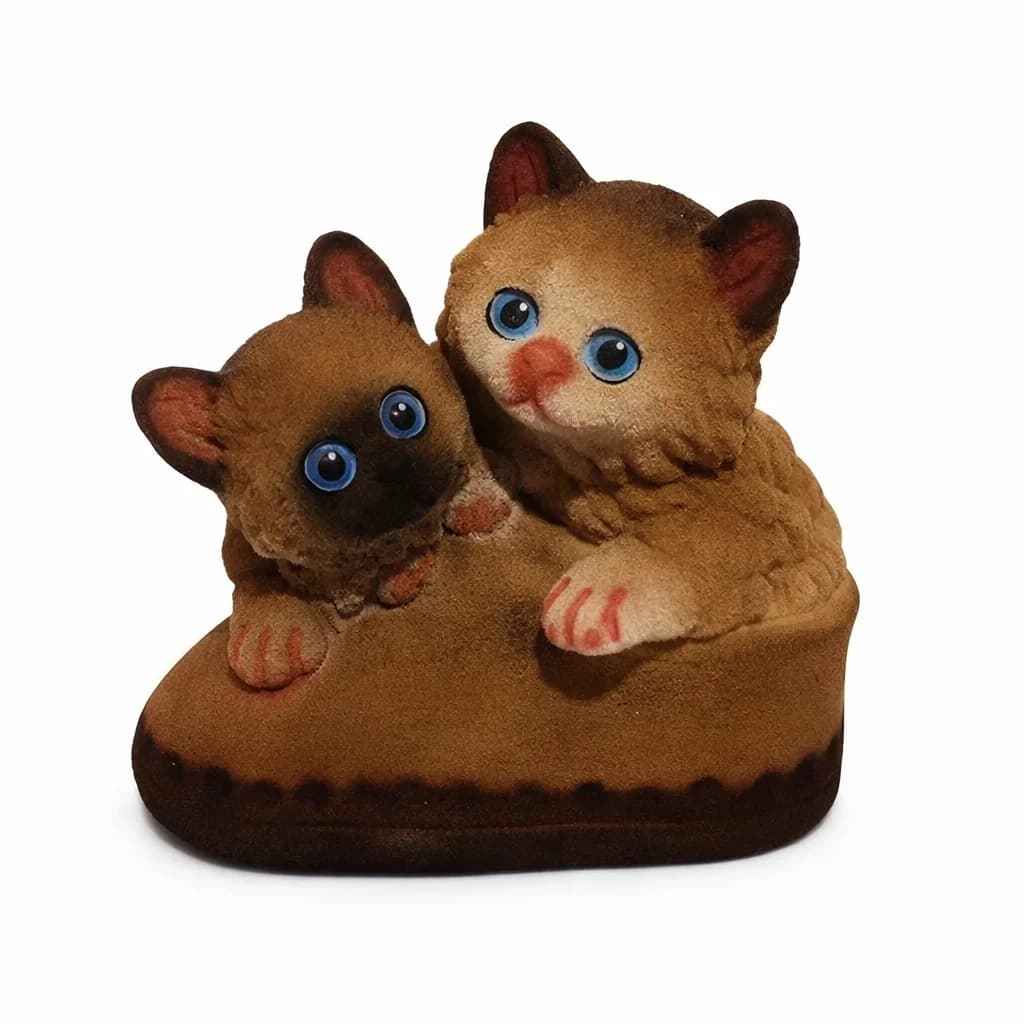 Escultura Gatinhos Em Gesso Flocado Decorativo 16cm Marrom Claro Com Detalhes Em Bege