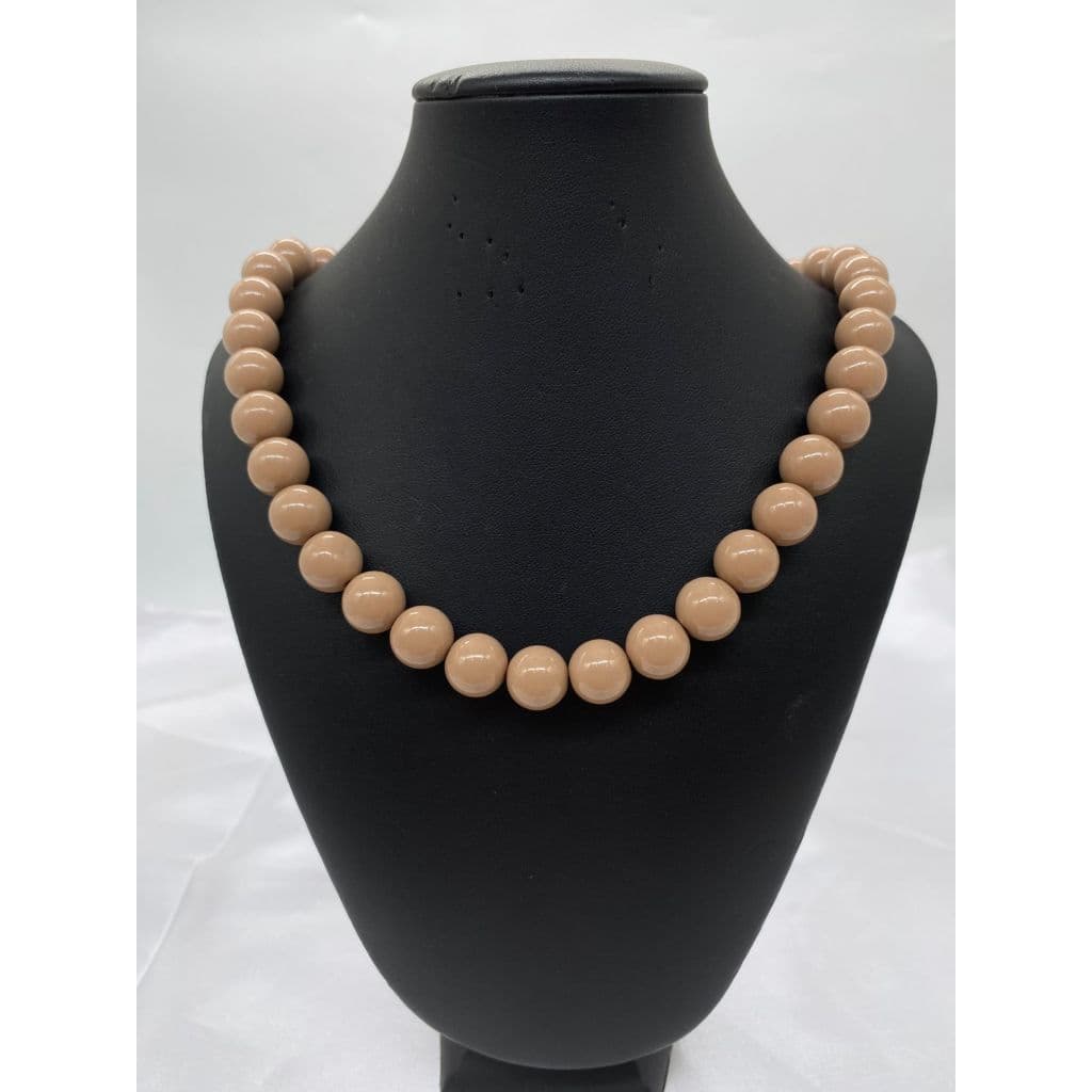 Colar de Bolas – Elegância que Nunca Sai de Moda
