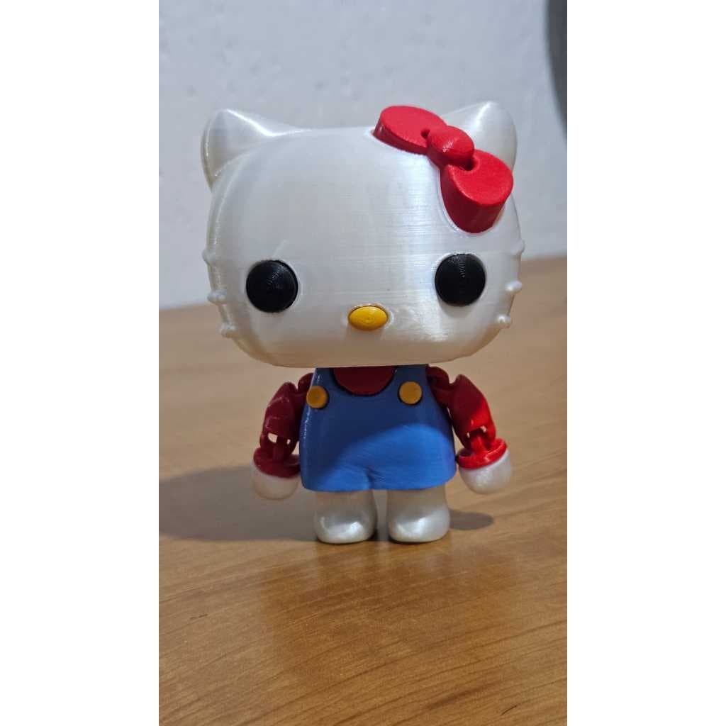 Hello Kitty articulada produzida em impressão 3D com acabamento detalhado