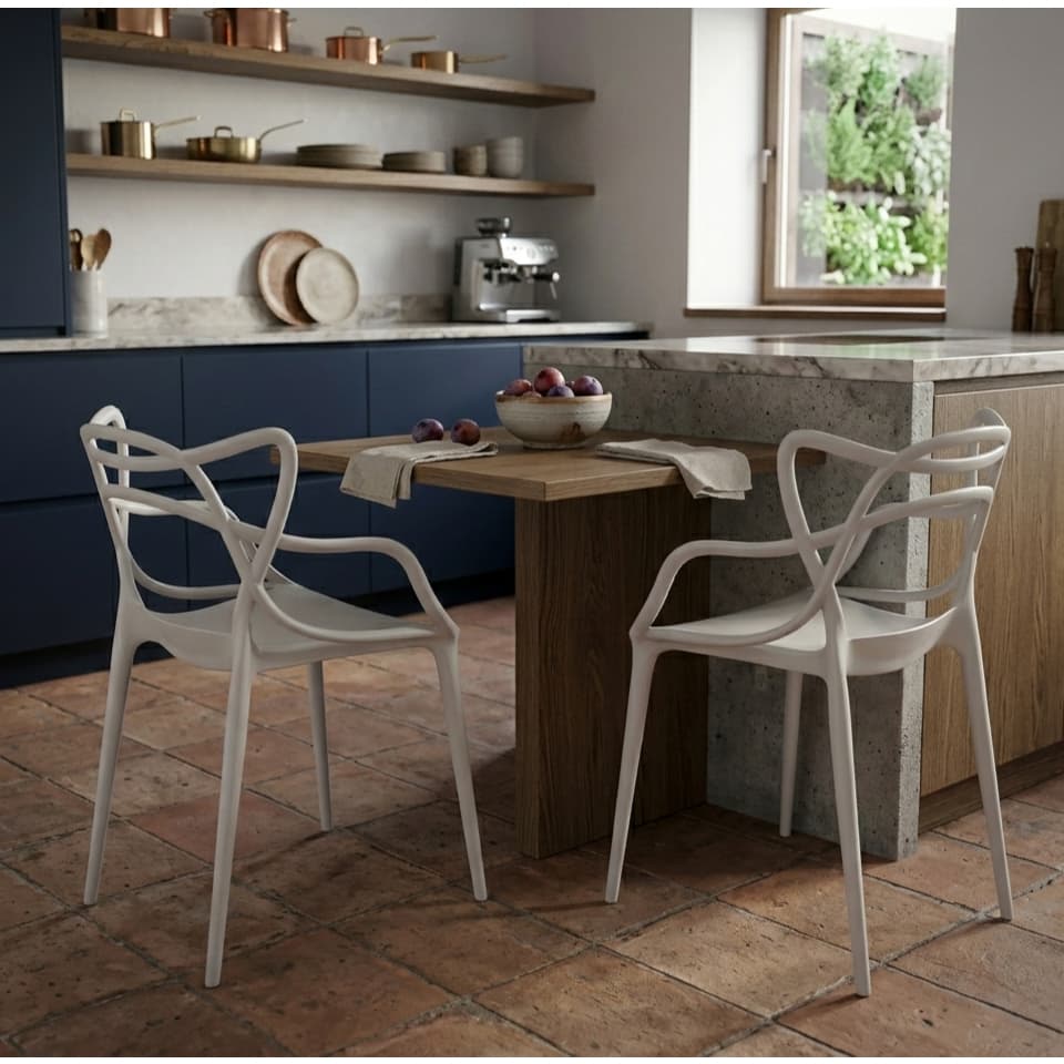 QUEIMA DE ESTOQUE - Conjunto com 2 Cadeiras Allegra Empilháveis Ergonômicas - Funcional para Cozinha ou Sala de Jantar