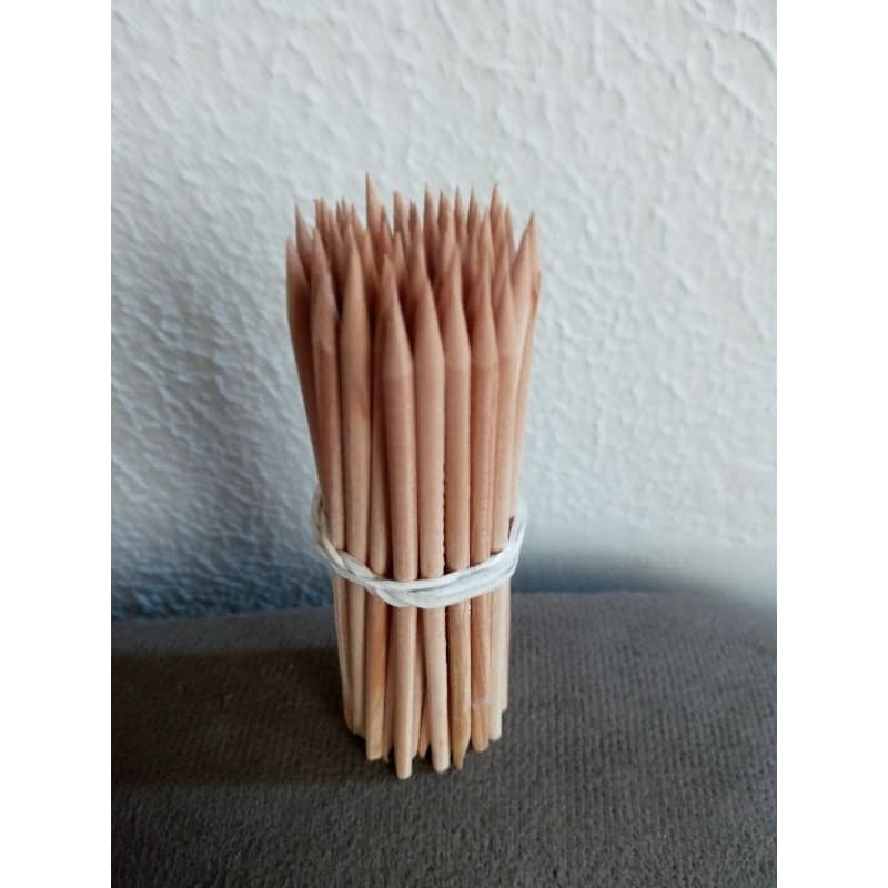 60 PALITOS LARANJEIRA PARA UNHAS, COM PONTA E EMPURRADOR DE CUTÍCULAS.