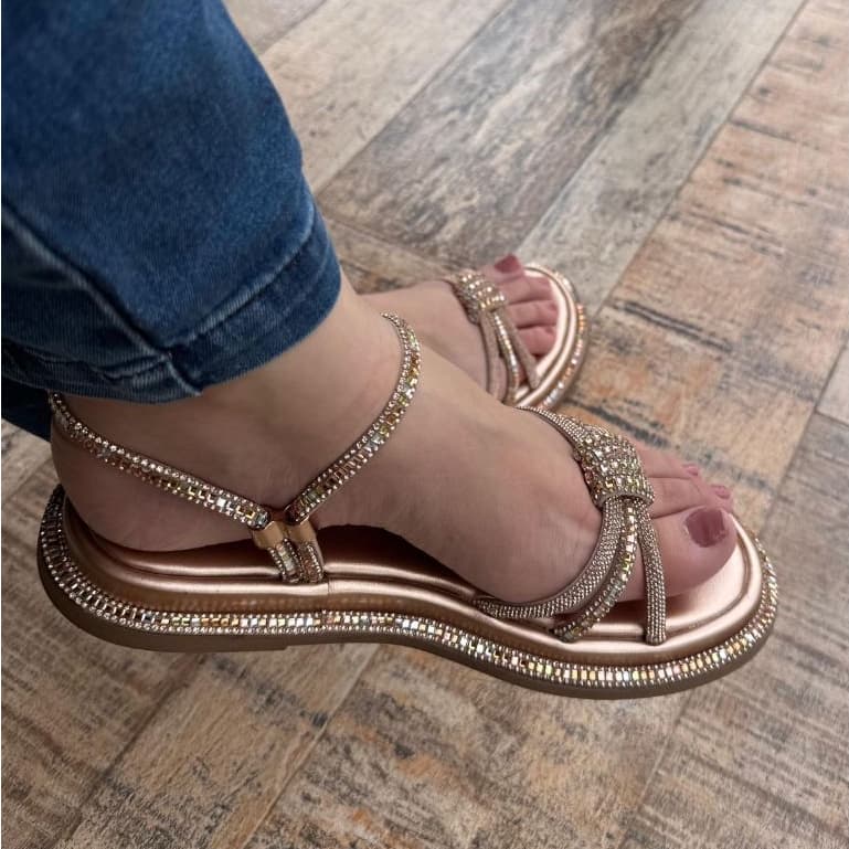 Sandália Feminina Rasteira Dourada com Strass Brilhante Confortável Elegante Moda Verão Casual Festa