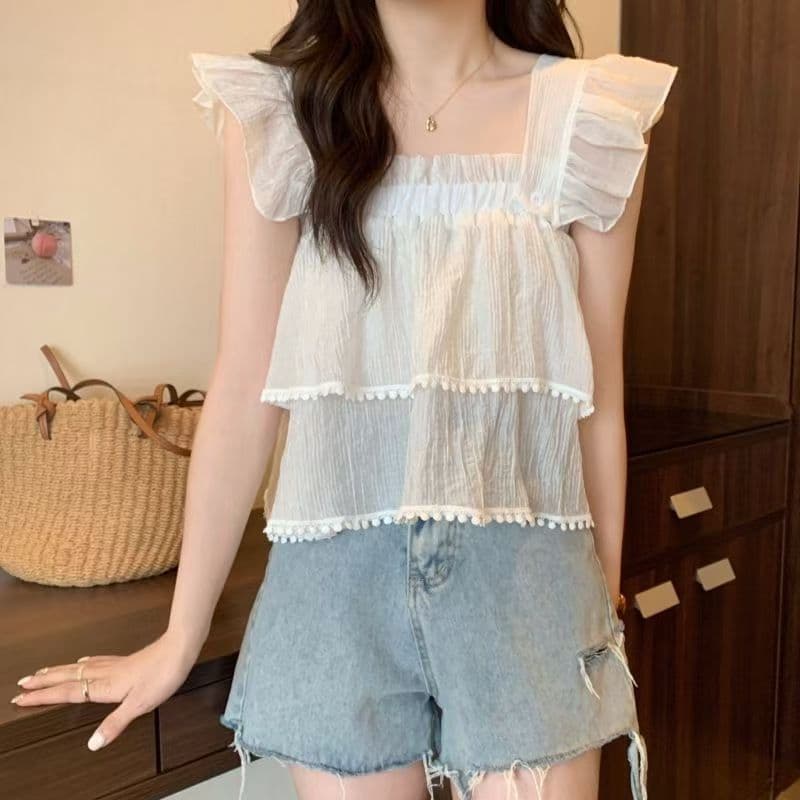 Blusa feminina elegante sem mangas pronta entrega: modelo com babados, regata franzida e manga bufante