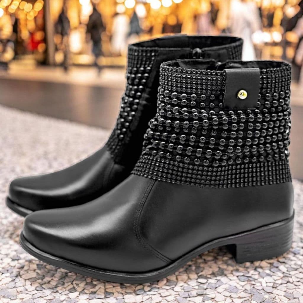 Bota Feminina Couro Legítimo Cano Curto Detalhe em Manta Polaina Fecho Zíper Confortável Casual Festa