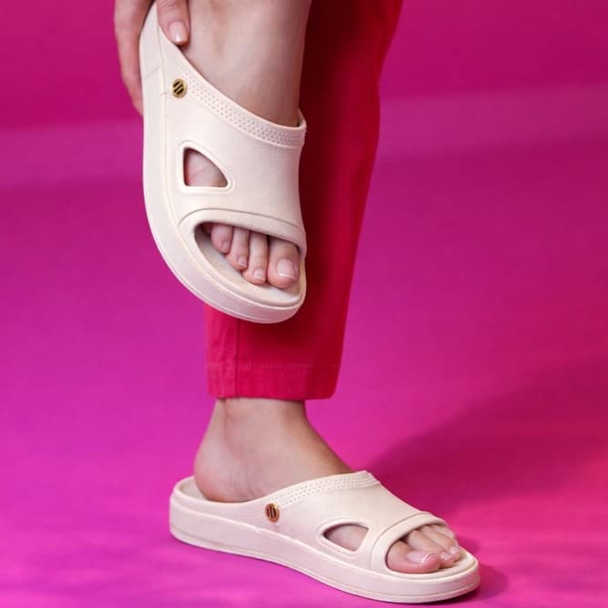 Chinelo Feminino Nuvem Macio Antiderrapante Para Piscina