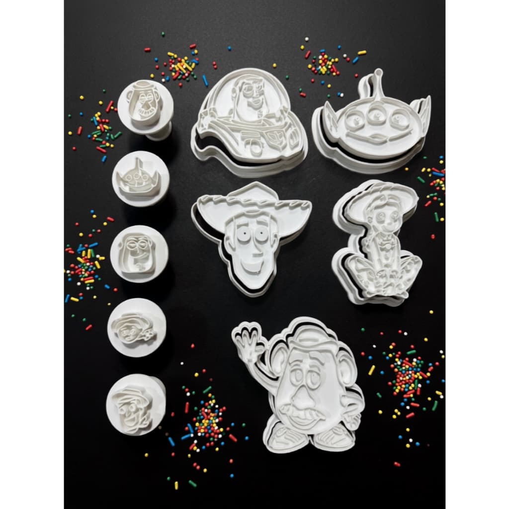 Kit Carimbo e Cortador Toy Story 10 Peças Buzz Woody Jessie Alien Mr. Potato Biscoito Doce Brigadeiro Confeitaria