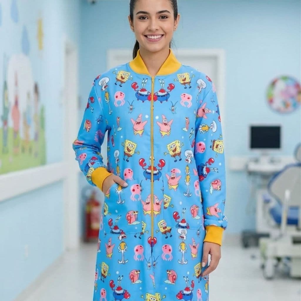 Jaleco Feminino Temático Bob Esponja Acinturado Professora Pediatria Enfermagem Odontologia Confortável