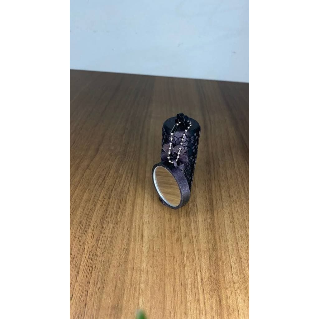 Abridor de lata com espelho + porta batom e florzinha. PERSONALIZADO