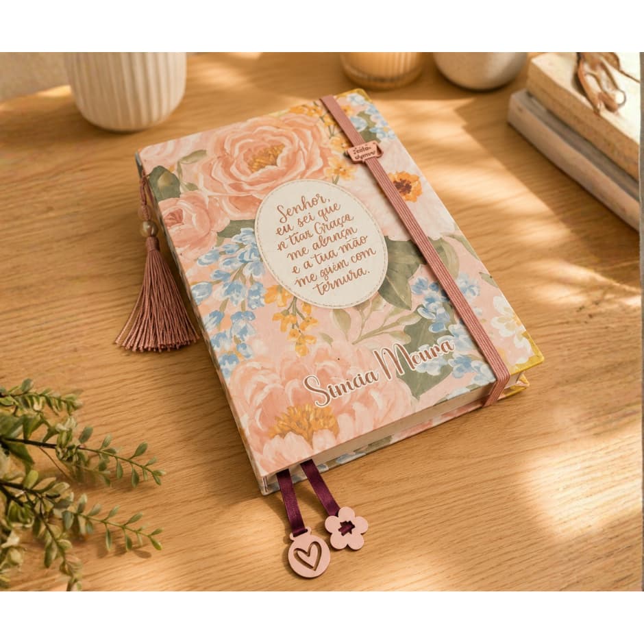 Bíblia Sagrada Letra Maior Personalizada com Caixa Cartonada Floral | Presente para Madrinha, Aniversário ou Dia das Mãe