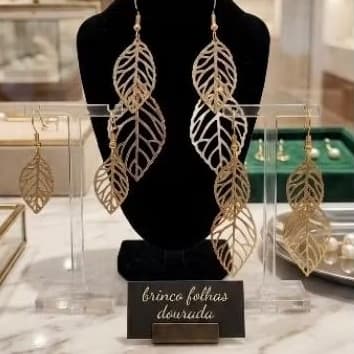 brincos de folhas dourada acessórios feminino